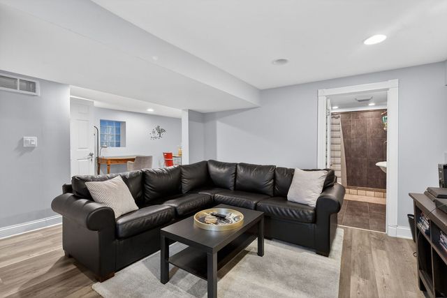 4608 Hawthorne Avenue, Lyons, IL 60534