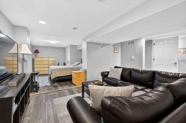 4608 Hawthorne Avenue, Lyons, IL 60534