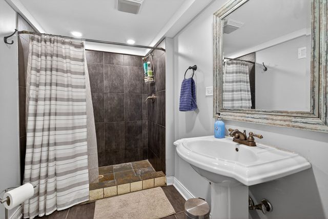 4608 Hawthorne Avenue, Lyons, IL 60534