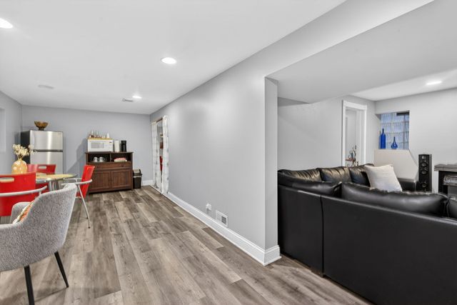 4608 Hawthorne Avenue, Lyons, IL 60534