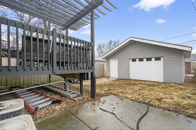 4608 Hawthorne Avenue, Lyons, IL 60534