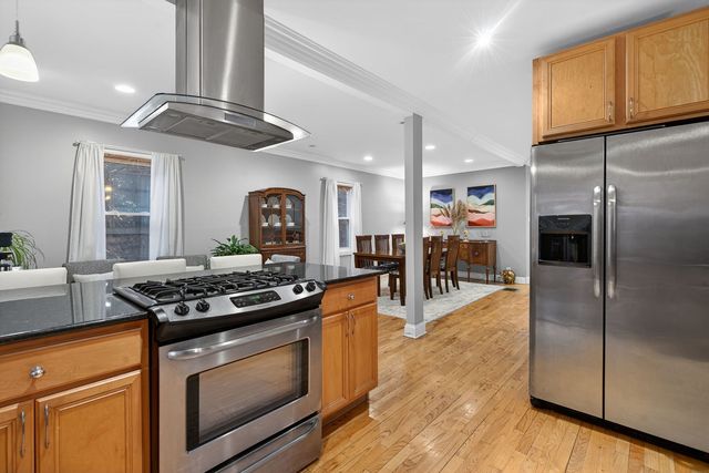 4608 Hawthorne Avenue, Lyons, IL 60534