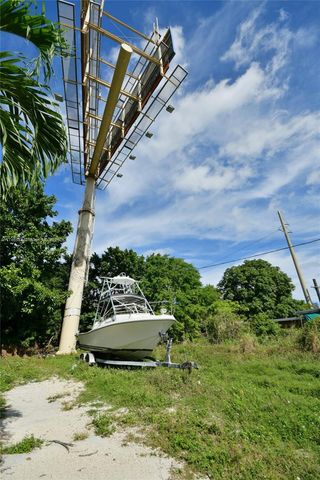 321 NW 37th St, Miami, FL 33127