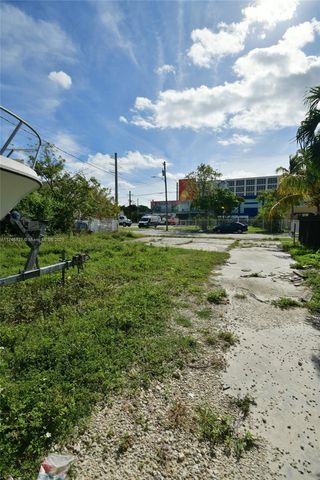 321 NW 37th St, Miami, FL 33127