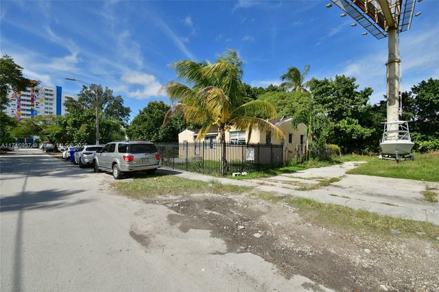 321 NW 37th St, Miami, FL 33127