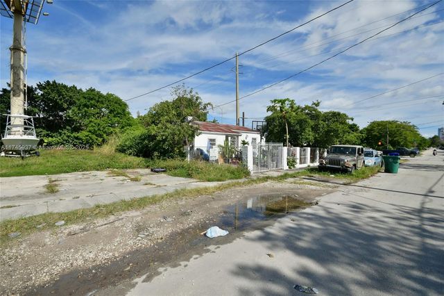 321 NW 37th St, Miami, FL 33127