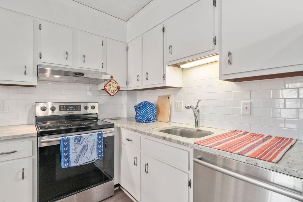 164 Galen St 53, Watertown, MA 02472