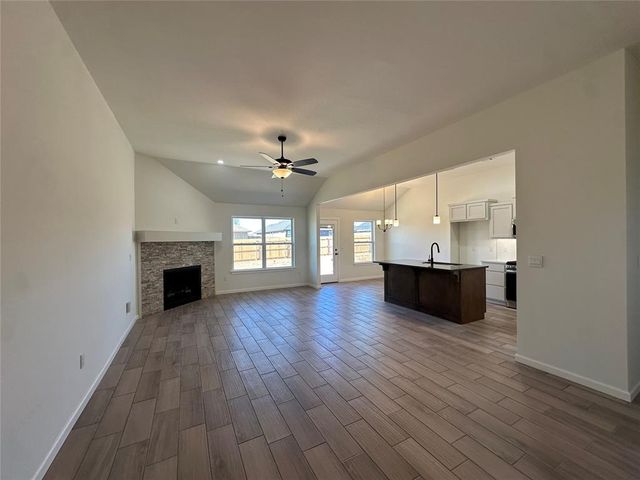 1009 Redwood Creek Drive, Yukon, OK 73099