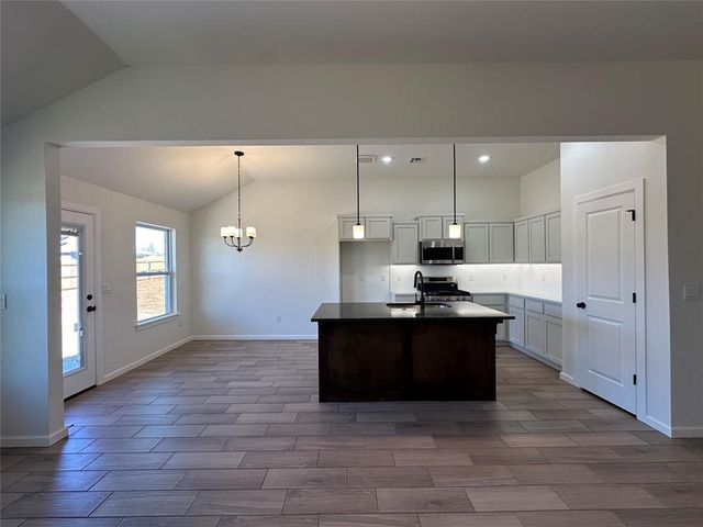 1009 Redwood Creek Drive, Yukon, OK 73099