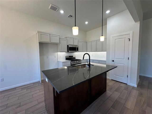 1009 Redwood Creek Drive, Yukon, OK 73099