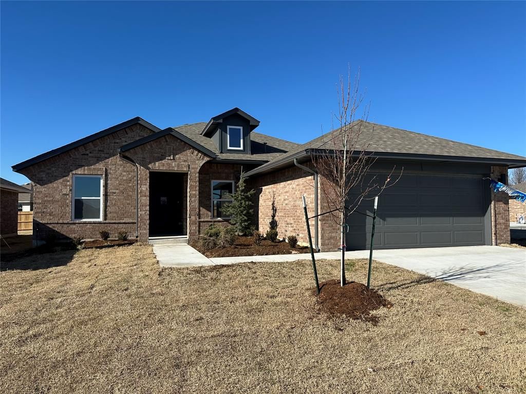 1009 Redwood Creek Drive, Yukon, OK 73099