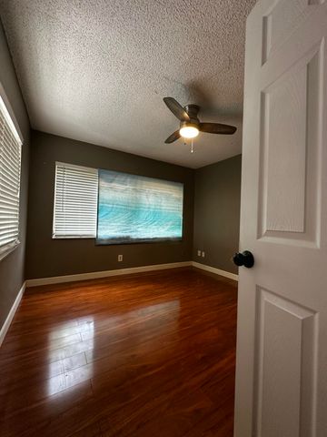8211 NW 91st Avenue, Tamarac, FL 33321