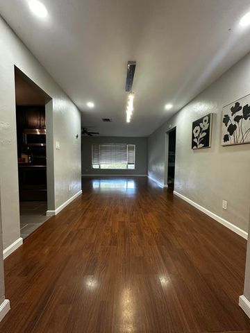 8211 NW 91st Avenue, Tamarac, FL 33321