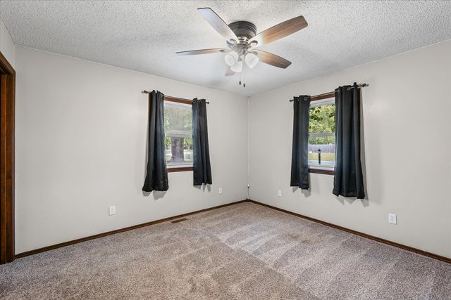 1001 W Dianne Lane, Mahomet, IL 61853