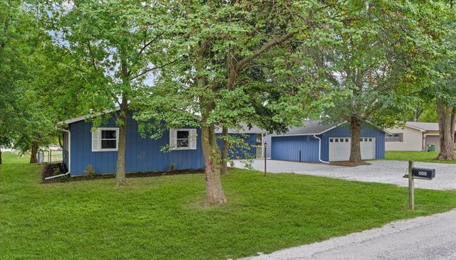 1001 W Dianne Lane, Mahomet, IL 61853