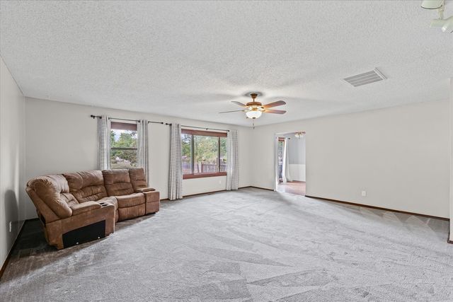 1001 W Dianne Lane, Mahomet, IL 61853