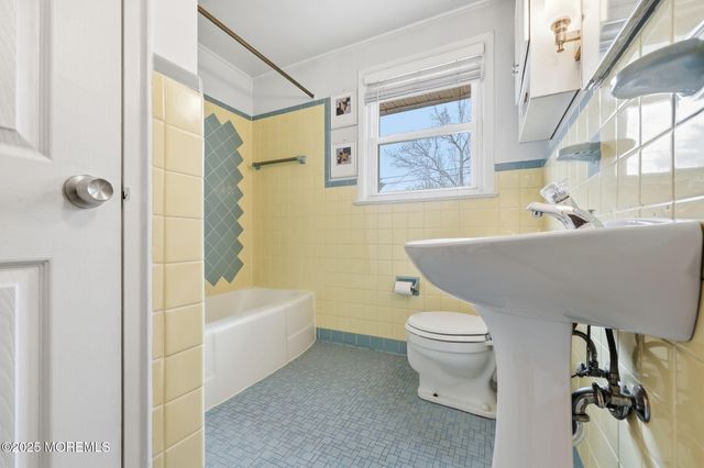 41 E Vernon Avenue E, Northfield, NJ 08225