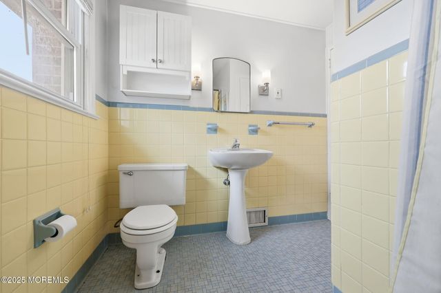 41 E Vernon Avenue E, Northfield, NJ 08225