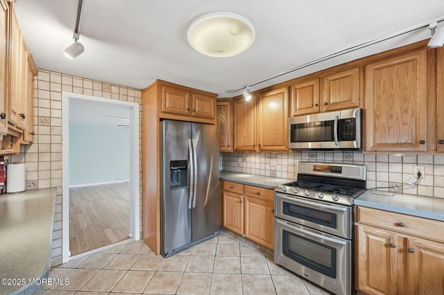 41 E Vernon Avenue E, Northfield, NJ 08225