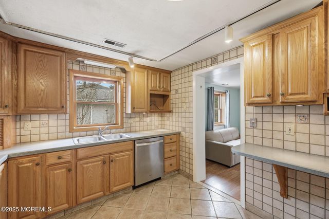 41 E Vernon Avenue E, Northfield, NJ 08225