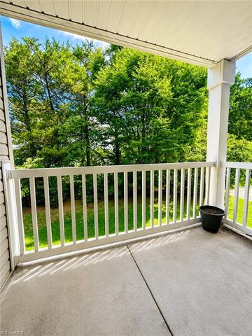 7104 W Friendly Avenue 207, Greensboro, NC 27410