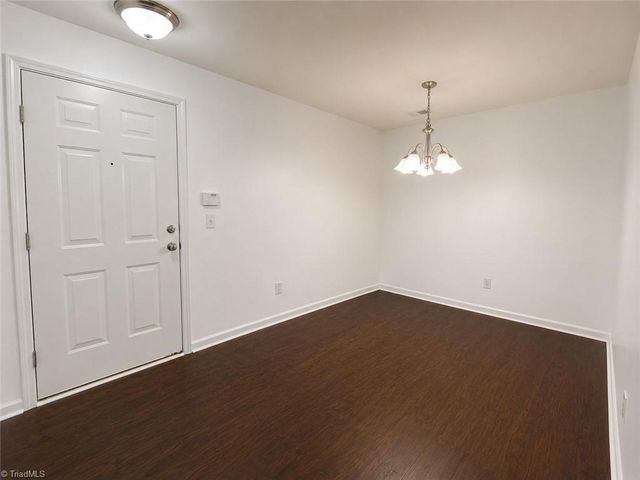 7104 W Friendly Avenue 207, Greensboro, NC 27410