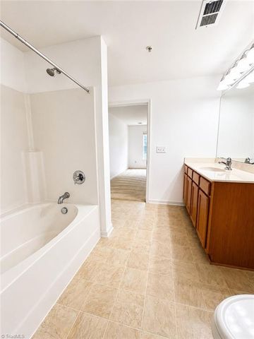 7104 W Friendly Avenue 207, Greensboro, NC 27410