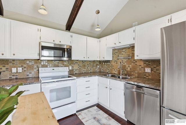 5709 N 115th Circle, Omaha, NE 68164