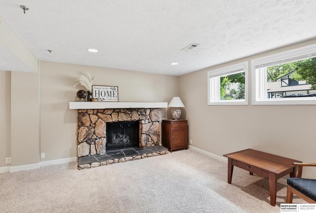 5709 N 115th Circle, Omaha, NE 68164