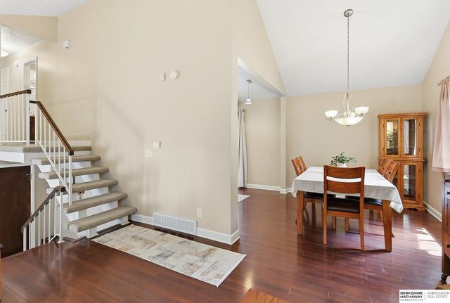 5709 N 115th Circle, Omaha, NE 68164