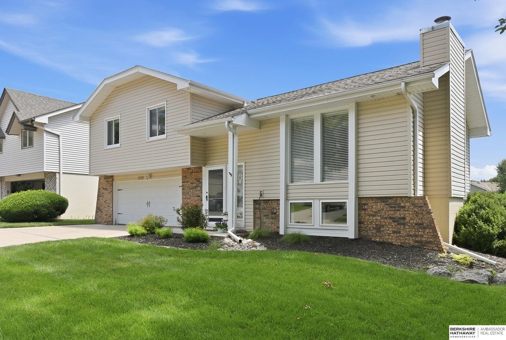 5709 N 115th Circle, Omaha, NE 68164