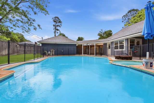 25506 Many Oak Drive, Spring, TX 77380