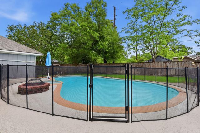 25506 Many Oak Drive, Spring, TX 77380