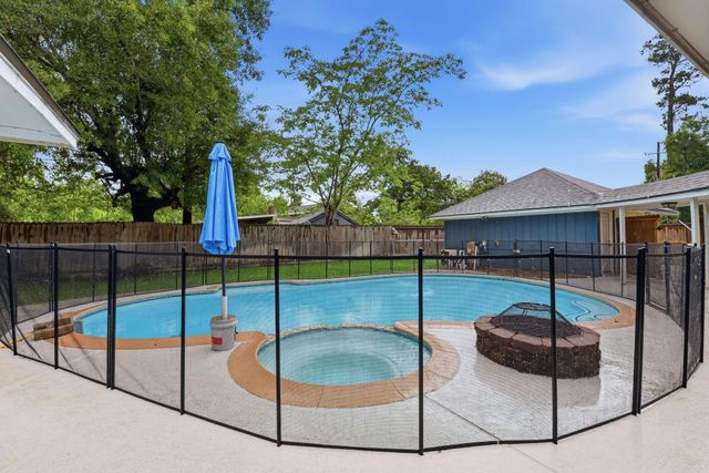 25506 Many Oak Drive, Spring, TX 77380