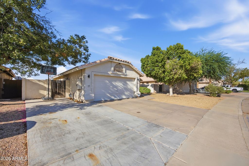 12402 W EDGEMONT Avenue, Avondale, AZ 85392 — photo 2