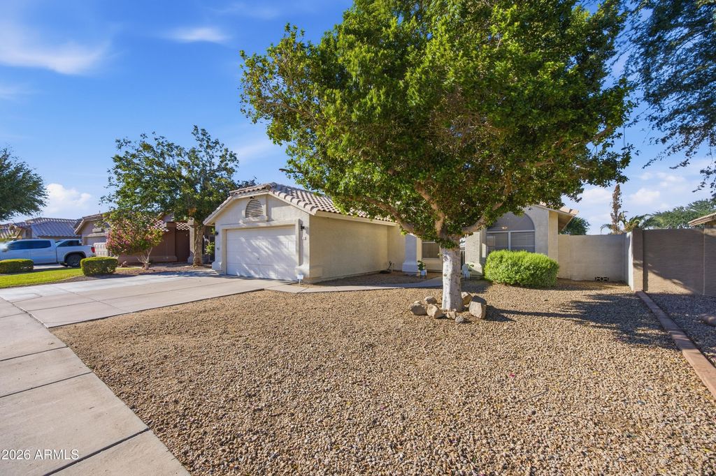 12402 W EDGEMONT Avenue, Avondale, AZ 85392 — photo 3