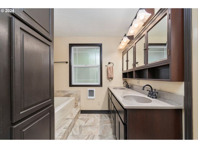 87313 CHINQUAPIN Loop, Veneta, OR 97487