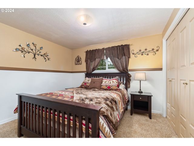 87313 CHINQUAPIN Loop, Veneta, OR 97487