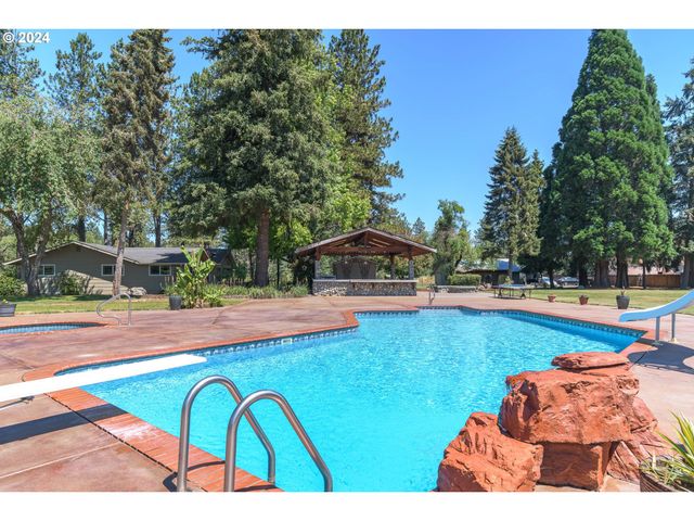 87313 CHINQUAPIN Loop, Veneta, OR 97487
