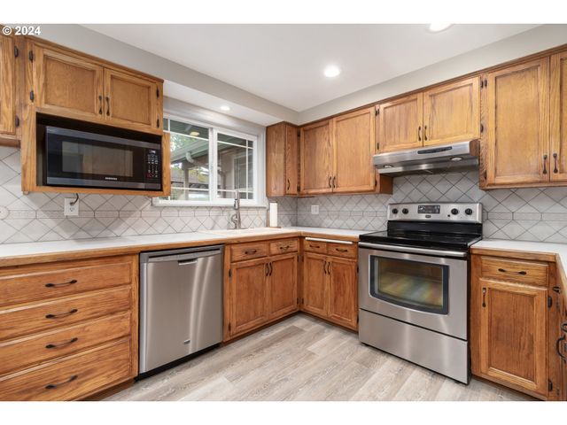 87313 CHINQUAPIN Loop, Veneta, OR 97487