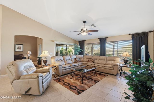 1019 N Rams Head Road, Green Valley, AZ 85614