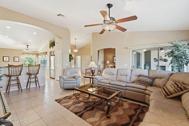 1019 N Rams Head Road, Green Valley, AZ 85614