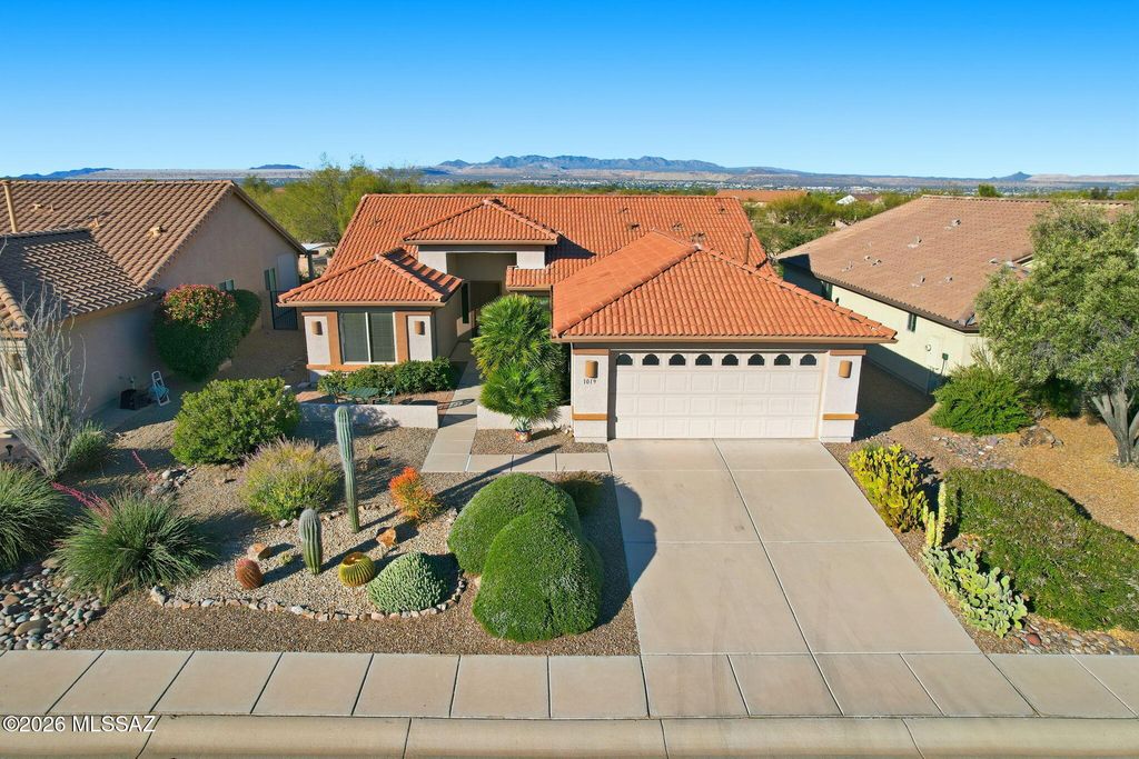 1019 N Rams Head Road, Green Valley, AZ 85614