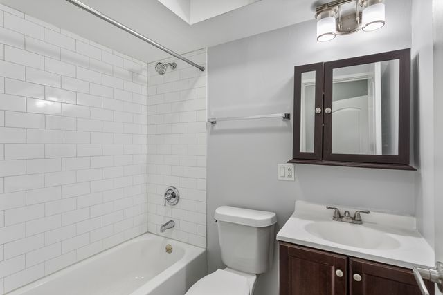 5534 N Kenmore Avenue 504, Chicago, IL 60640