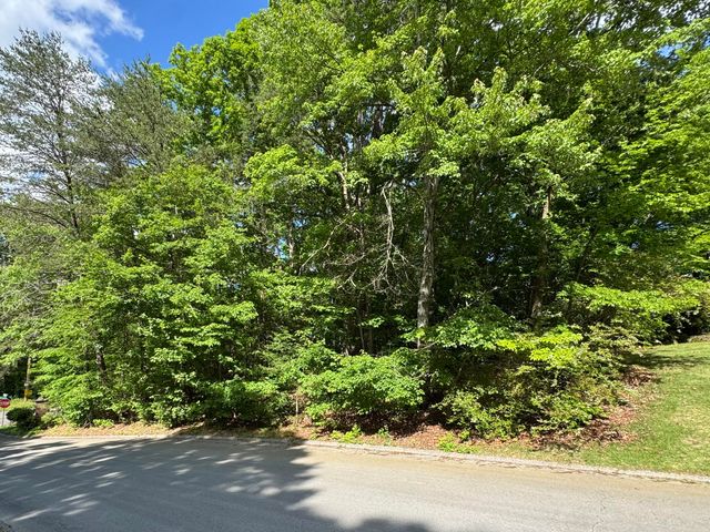 1988 Warwickshire Drive, Soddy Daisy, TN 37379