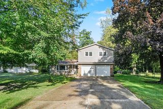 37 S Bear Lake Road, Muskegon, MI 49445