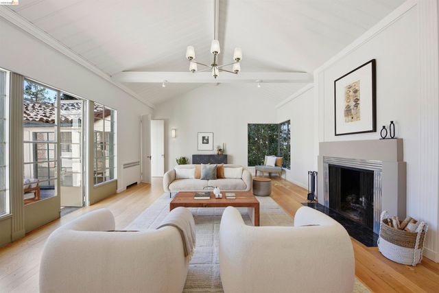 44 Highgate Rd, Kensington, CA 94707