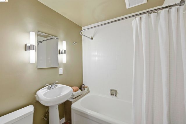 44 Highgate Rd, Kensington, CA 94707