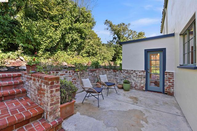 44 Highgate Rd, Kensington, CA 94707