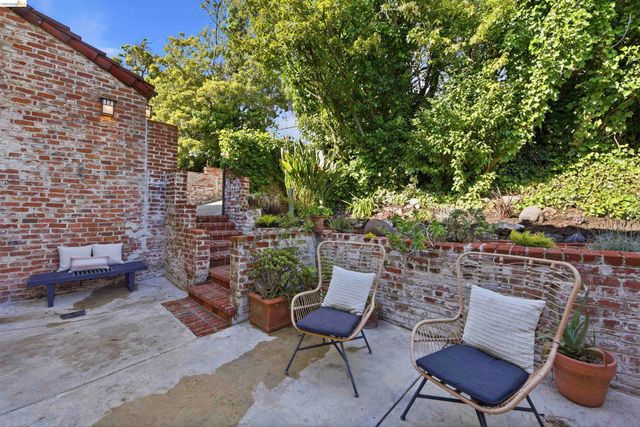 44 Highgate Rd, Kensington, CA 94707